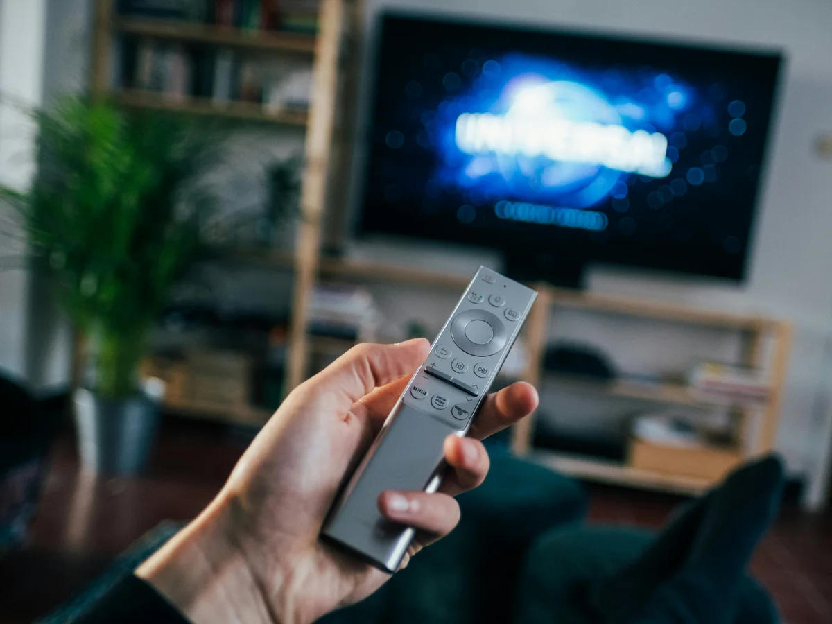 Une installation de divertissement à domicile pour illustrer les guides Québec TV